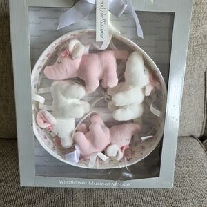 Wendy Bellissimo Pink and White Musical Mobile